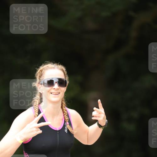 30.08.2026 - Elbe Triathlon Hamburg Antke Förster http://msf.ph/oto/10106032 30.08.2026 12:13:03 Laufen 1665 meine-sportfotos.de