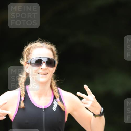 30.08.2026 - Elbe Triathlon Hamburg Antke Förster http://msf.ph/oto/10106034 30.08.2026 12:13:04 Laufen 1665 meine-sportfotos.de