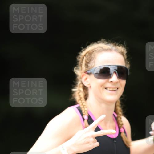 30.08.2026 - Elbe Triathlon Hamburg Antke Förster http://msf.ph/oto/10106036 30.08.2026 12:13:04 Laufen 1665 meine-sportfotos.de