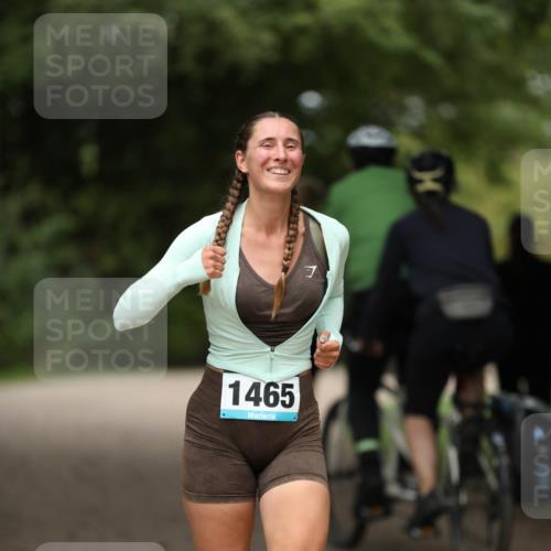 30.08.2026 - Elbe Triathlon Hamburg Antke Förster http://msf.ph/oto/10106074 30.08.2026 12:13:42 Laufen 1465 meine-sportfotos.de