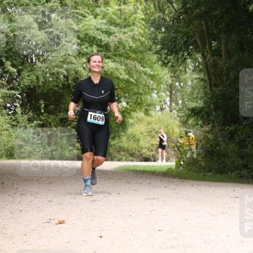 30.08.2026 - Elbe Triathlon Hamburg Antke Förster http://msf.ph/oto/10106093 30.08.2026 12:20:05 Laufen 1609 meine-sportfotos.de