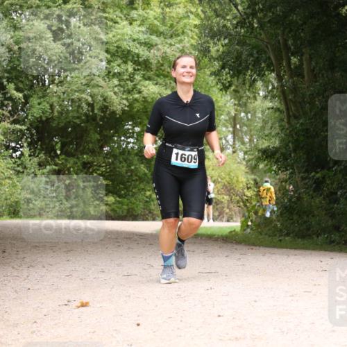 30.08.2026 - Elbe Triathlon Hamburg Antke Förster http://msf.ph/oto/10106095 30.08.2026 12:20:06 Laufen 60, 1609 meine-sportfotos.de