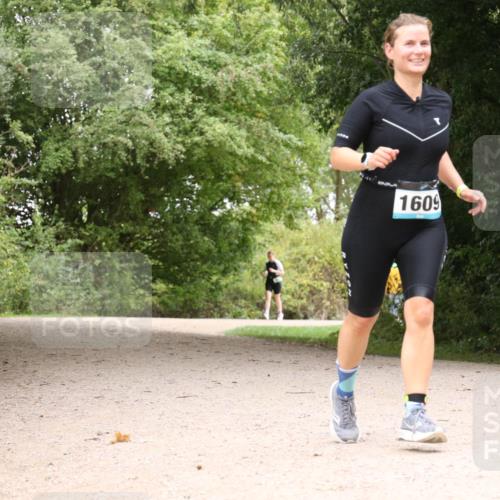 30.08.2026 - Elbe Triathlon Hamburg Antke Förster http://msf.ph/oto/10106097 30.08.2026 12:20:06 Laufen 1609 meine-sportfotos.de