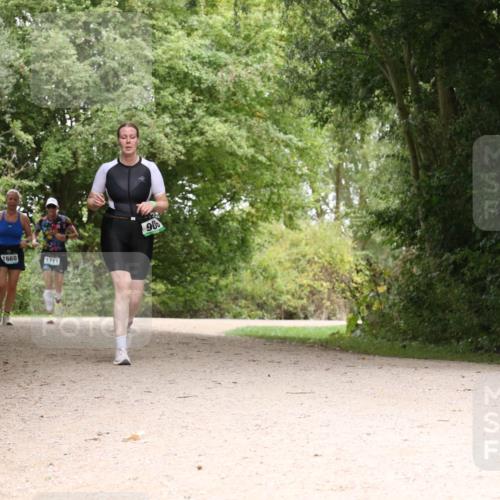 30.08.2026 - Elbe Triathlon Hamburg Antke Förster http://msf.ph/oto/10106103 30.08.2026 12:20:23 Laufen 1668, 1711, 90 meine-sportfotos.de