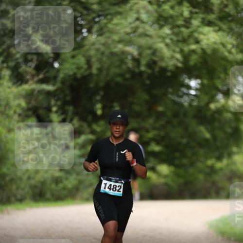 30.08.2026 - Elbe Triathlon Hamburg Antke Förster http://msf.ph/oto/10106112 30.08.2026 12:14:19 Laufen 1482 meine-sportfotos.de