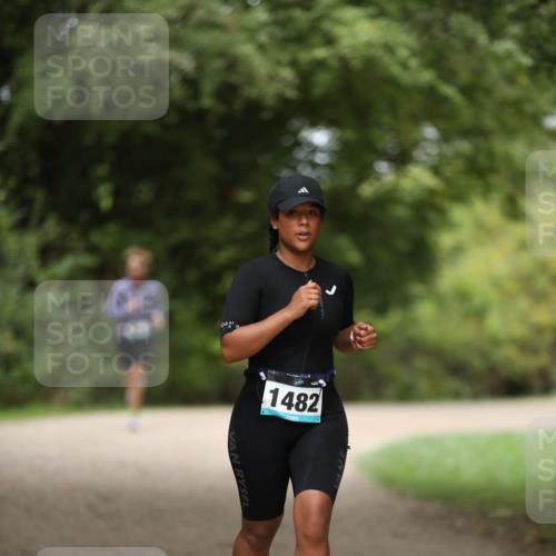30.08.2026 - Elbe Triathlon Hamburg Antke Förster http://msf.ph/oto/10106114 30.08.2026 12:14:20 Laufen 1482 meine-sportfotos.de