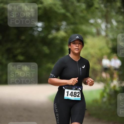 30.08.2026 - Elbe Triathlon Hamburg Antke Förster http://msf.ph/oto/10106116 30.08.2026 12:14:20 Laufen 1482 meine-sportfotos.de