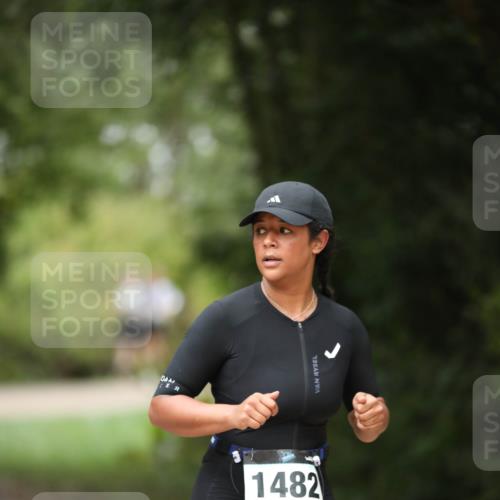 30.08.2026 - Elbe Triathlon Hamburg Antke Förster http://msf.ph/oto/10106118 30.08.2026 12:14:21 Laufen 1482 meine-sportfotos.de