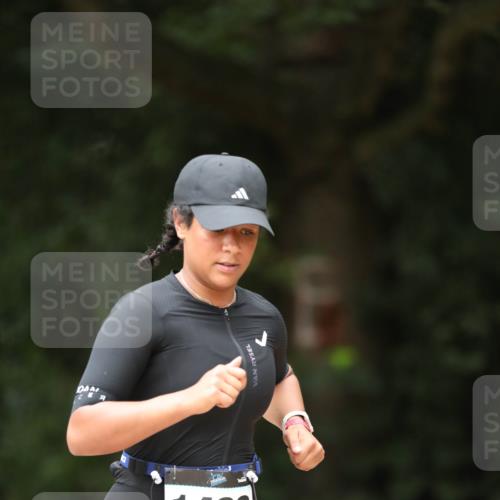 30.08.2026 - Elbe Triathlon Hamburg Antke Förster http://msf.ph/oto/10106120 30.08.2026 12:14:22 Laufen 1482 meine-sportfotos.de