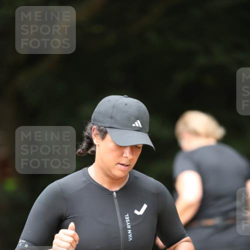 30.08.2026 - Elbe Triathlon Hamburg Antke Förster http://msf.ph/oto/10106122 30.08.2026 12:14:22 Laufen 3, 1482 meine-sportfotos.de