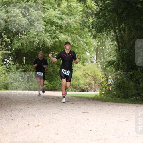 30.08.2026 - Elbe Triathlon Hamburg Antke Förster http://msf.ph/oto/10106123 30.08.2026 12:20:44 Laufen 1622, 1692 meine-sportfotos.de