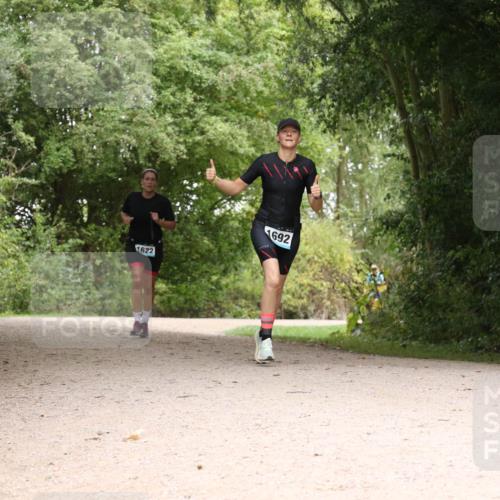 30.08.2026 - Elbe Triathlon Hamburg Antke Förster http://msf.ph/oto/10106125 30.08.2026 12:20:44 Laufen 1622 meine-sportfotos.de
