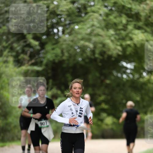 30.08.2026 - Elbe Triathlon Hamburg Antke Förster http://msf.ph/oto/10106136 30.08.2026 12:14:35 Laufen 907 meine-sportfotos.de