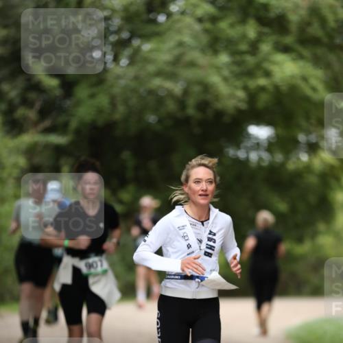 30.08.2026 - Elbe Triathlon Hamburg Antke Förster http://msf.ph/oto/10106138 30.08.2026 12:14:35 Laufen 907 meine-sportfotos.de