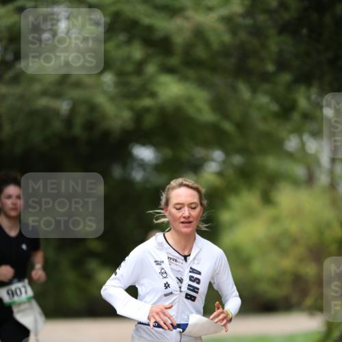 30.08.2026 - Elbe Triathlon Hamburg Antke Förster http://msf.ph/oto/10106140 30.08.2026 12:14:36 Laufen 907 meine-sportfotos.de
