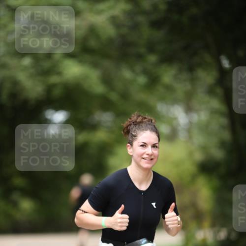 30.08.2026 - Elbe Triathlon Hamburg Antke Förster http://msf.ph/oto/10106146 30.08.2026 12:14:38 Laufen 901 meine-sportfotos.de