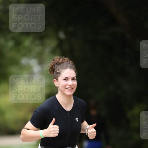 30.08.2026 - Elbe Triathlon Hamburg Antke Förster http://msf.ph/oto/10106148 30.08.2026 12:14:39 Laufen 907 meine-sportfotos.de