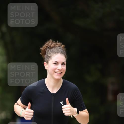 30.08.2026 - Elbe Triathlon Hamburg Antke Förster http://msf.ph/oto/10106150 30.08.2026 12:14:39 Laufen 907 meine-sportfotos.de