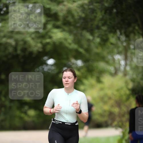 30.08.2026 - Elbe Triathlon Hamburg Antke Förster http://msf.ph/oto/10106152 30.08.2026 12:14:40 Laufen  meine-sportfotos.de