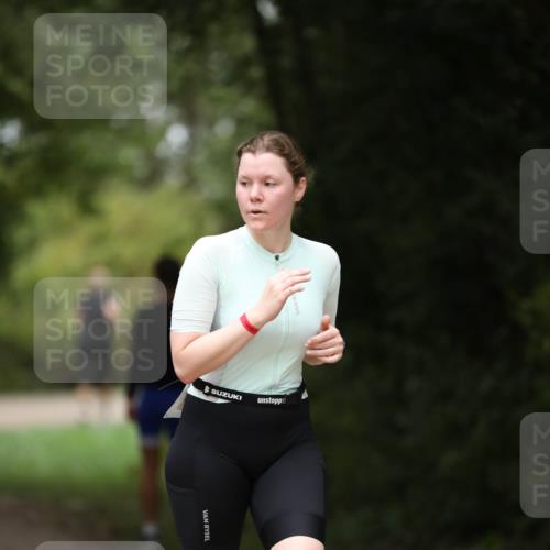 30.08.2026 - Elbe Triathlon Hamburg Antke Förster http://msf.ph/oto/10106156 30.08.2026 12:14:41 Laufen  meine-sportfotos.de