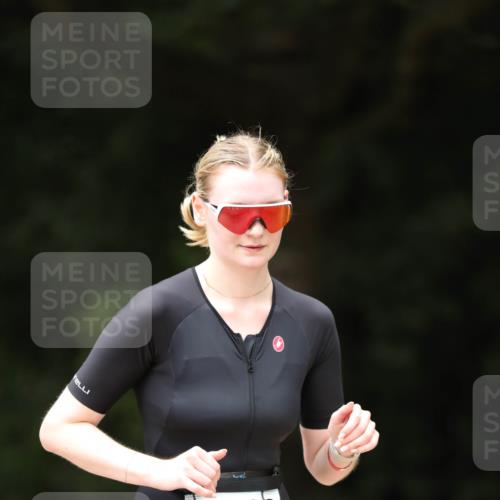 30.08.2026 - Elbe Triathlon Hamburg Antke Förster http://msf.ph/oto/10106174 30.08.2026 12:14:48 Laufen 1499 meine-sportfotos.de