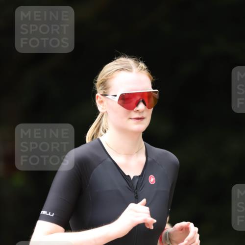 30.08.2026 - Elbe Triathlon Hamburg Antke Förster http://msf.ph/oto/10106176 30.08.2026 12:14:49 Laufen 1499 meine-sportfotos.de