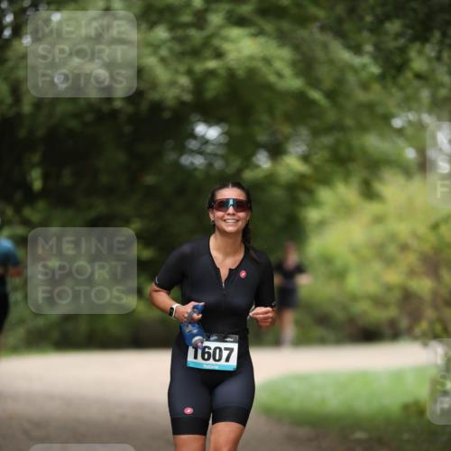 30.08.2026 - Elbe Triathlon Hamburg Antke Förster http://msf.ph/oto/10106178 30.08.2026 12:15:08 Laufen 1607 meine-sportfotos.de