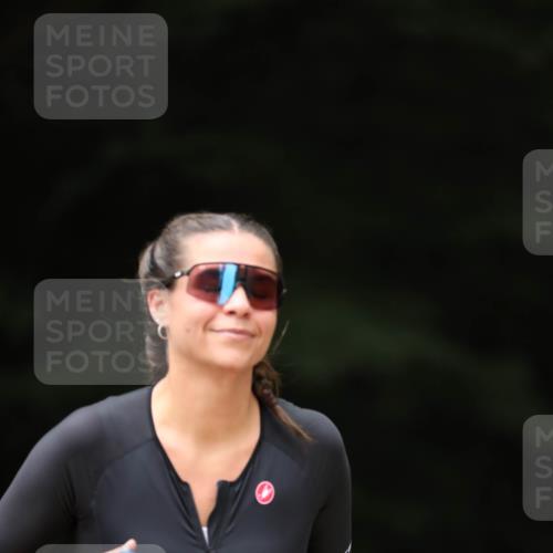 30.08.2026 - Elbe Triathlon Hamburg Antke Förster http://msf.ph/oto/10106188 30.08.2026 12:15:11 Laufen 1607 meine-sportfotos.de