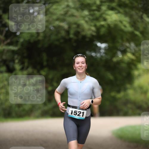 30.08.2026 - Elbe Triathlon Hamburg Antke Förster http://msf.ph/oto/10106214 30.08.2026 12:15:35 Laufen 1521 meine-sportfotos.de