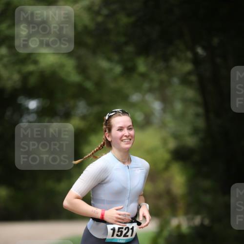 30.08.2026 - Elbe Triathlon Hamburg Antke Förster http://msf.ph/oto/10106216 30.08.2026 12:15:36 Laufen 1521 meine-sportfotos.de