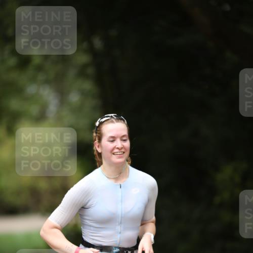 30.08.2026 - Elbe Triathlon Hamburg Antke Förster http://msf.ph/oto/10106218 30.08.2026 12:15:37 Laufen 521 meine-sportfotos.de