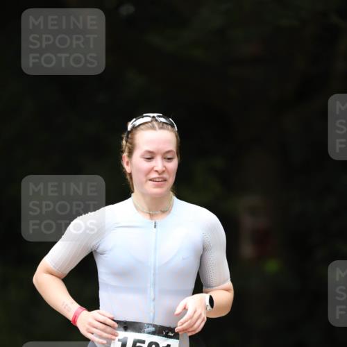 30.08.2026 - Elbe Triathlon Hamburg Antke Förster http://msf.ph/oto/10106220 30.08.2026 12:15:37 Laufen 1521 meine-sportfotos.de