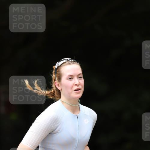 30.08.2026 - Elbe Triathlon Hamburg Antke Förster http://msf.ph/oto/10106222 30.08.2026 12:15:38 Laufen 9 meine-sportfotos.de
