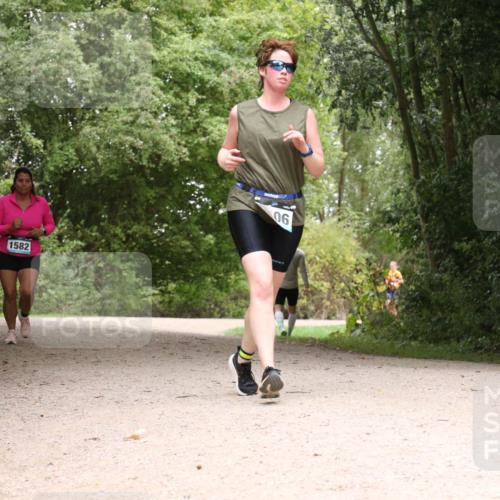 30.08.2026 - Elbe Triathlon Hamburg Antke Förster http://msf.ph/oto/10106227 30.08.2026 12:22:14 Laufen 1582, 06 meine-sportfotos.de