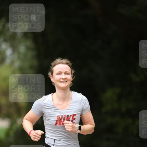 30.08.2026 - Elbe Triathlon Hamburg Antke Förster http://msf.ph/oto/10106234 30.08.2026 12:15:50 Laufen 1530 meine-sportfotos.de