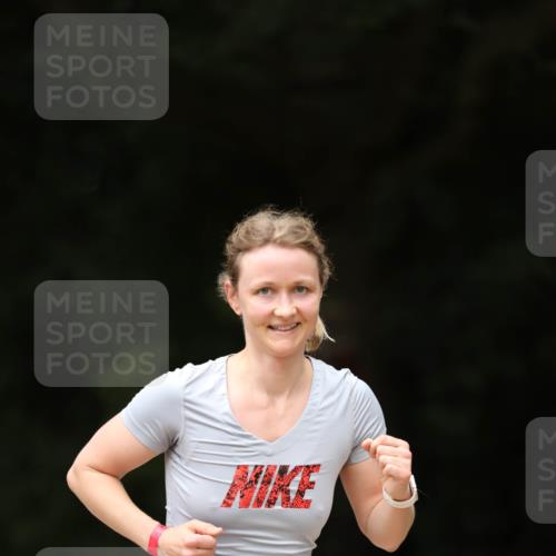 30.08.2026 - Elbe Triathlon Hamburg Antke Förster http://msf.ph/oto/10106236 30.08.2026 12:15:50 Laufen 1530 meine-sportfotos.de