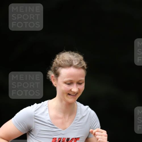 30.08.2026 - Elbe Triathlon Hamburg Antke Förster http://msf.ph/oto/10106240 30.08.2026 12:15:51 Laufen 1530 meine-sportfotos.de