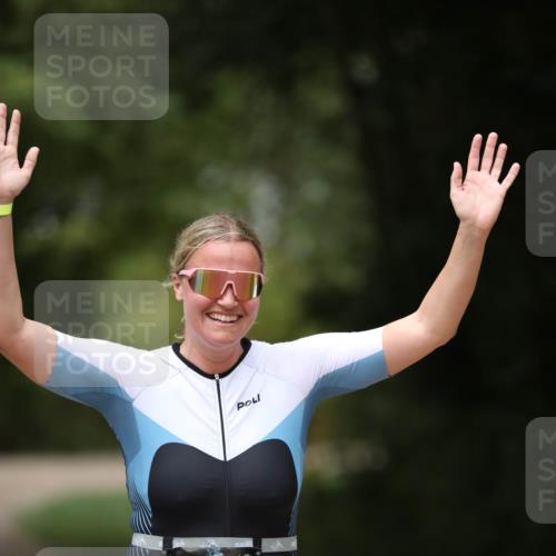 30.08.2026 - Elbe Triathlon Hamburg Antke Förster http://msf.ph/oto/10106250 30.08.2026 12:16:02 Laufen 1601 meine-sportfotos.de