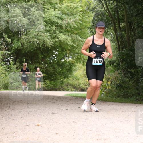 30.08.2026 - Elbe Triathlon Hamburg Antke Förster http://msf.ph/oto/10106261 30.08.2026 12:22:44 Laufen 1636, 1618 meine-sportfotos.de