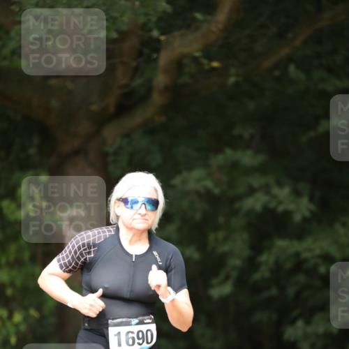 30.08.2026 - Elbe Triathlon Hamburg Antke Förster http://msf.ph/oto/10106276 30.08.2026 12:16:37 Laufen 1690 meine-sportfotos.de