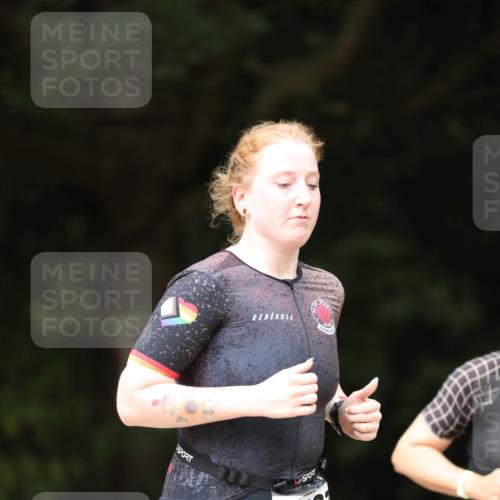 30.08.2026 - Elbe Triathlon Hamburg Antke Förster http://msf.ph/oto/10106278 30.08.2026 12:16:37 Laufen 1531 meine-sportfotos.de