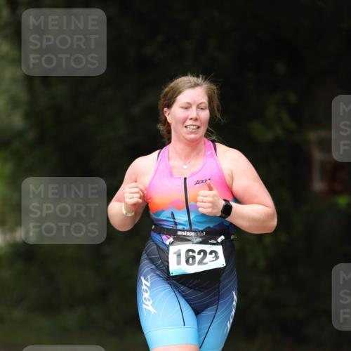 30.08.2026 - Elbe Triathlon Hamburg Antke Förster http://msf.ph/oto/10106296 30.08.2026 12:16:52 Laufen 700, 1623 meine-sportfotos.de