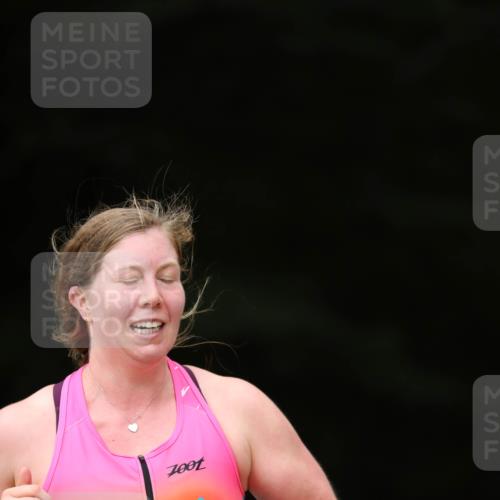 30.08.2026 - Elbe Triathlon Hamburg Antke Förster http://msf.ph/oto/10106302 30.08.2026 12:16:53 Laufen 7001, 1623 meine-sportfotos.de