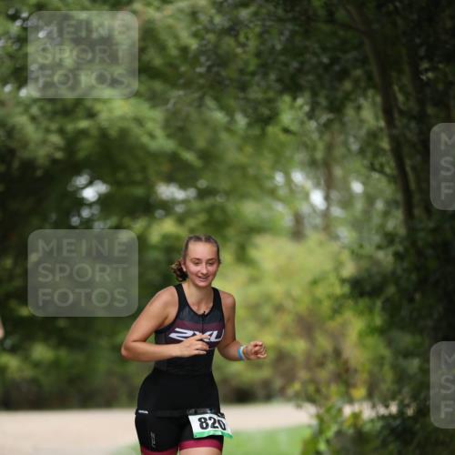 30.08.2026 - Elbe Triathlon Hamburg Antke Förster http://msf.ph/oto/10106312 30.08.2026 12:17:11 Laufen 820 meine-sportfotos.de