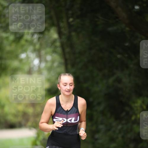 30.08.2026 - Elbe Triathlon Hamburg Antke Förster http://msf.ph/oto/10106314 30.08.2026 12:17:13 Laufen 820 meine-sportfotos.de