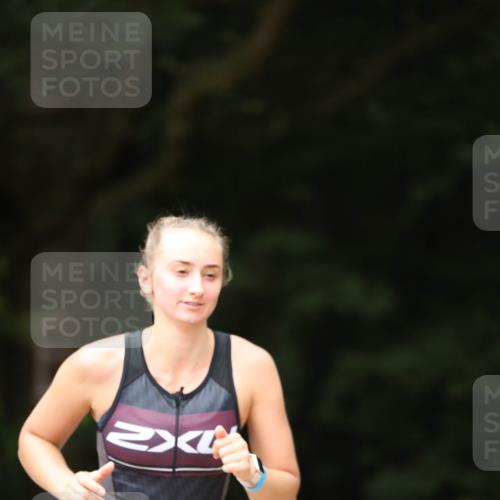 30.08.2026 - Elbe Triathlon Hamburg Antke Förster http://msf.ph/oto/10106318 30.08.2026 12:17:14 Laufen 820 meine-sportfotos.de