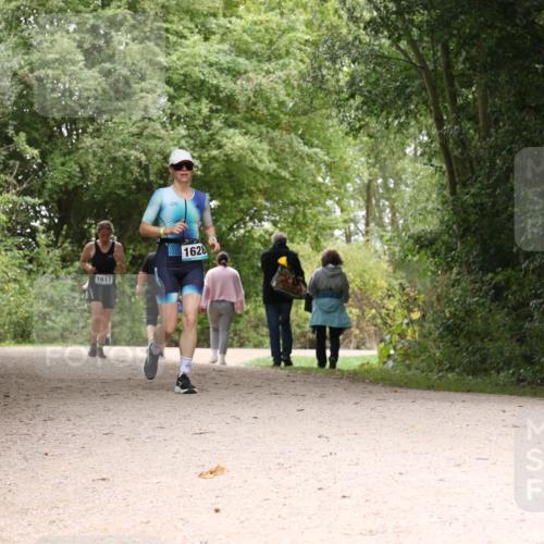30.08.2026 - Elbe Triathlon Hamburg Antke Förster http://msf.ph/oto/10106343 30.08.2026 12:23:52 Laufen 1617, 1628 meine-sportfotos.de