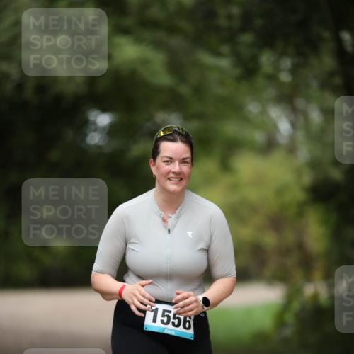 30.08.2026 - Elbe Triathlon Hamburg Antke Förster http://msf.ph/oto/10106344 30.08.2026 12:17:36 Laufen 1556 meine-sportfotos.de