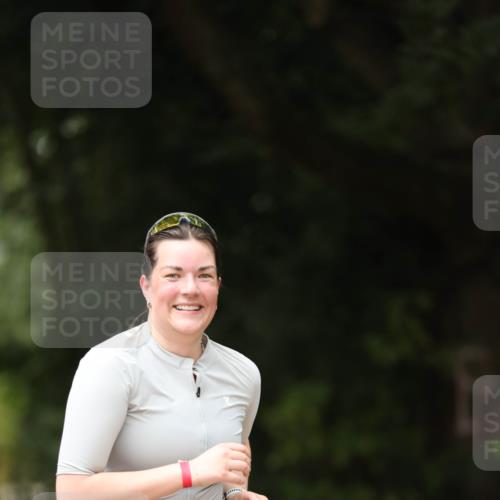 30.08.2026 - Elbe Triathlon Hamburg Antke Förster http://msf.ph/oto/10106346 30.08.2026 12:17:37 Laufen 1556 meine-sportfotos.de