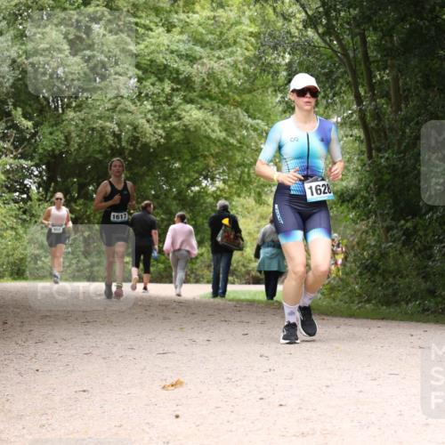 30.08.2026 - Elbe Triathlon Hamburg Antke Förster http://msf.ph/oto/10106347 30.08.2026 12:23:53 Laufen 904, 1617, 1628 meine-sportfotos.de